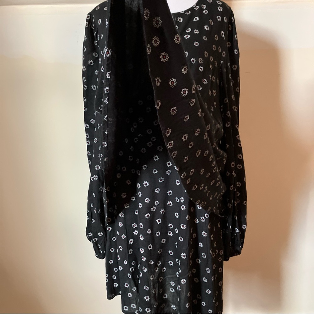 Free People Beck Black Floral Tiered Long Sleeve Dress size Medium - Picture 3 of 11